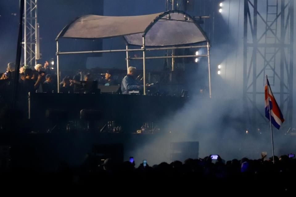 Diplo arrancó su set con éxitos de moda como 'Cold Water', 'Genius' y 'Elastic Heart'.