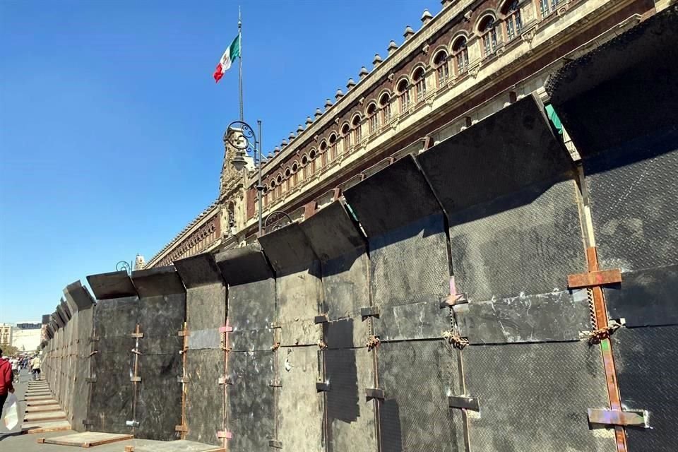 El Palacio Nacional fue blindado ante la manifestación en defensa del INE de este domingo.