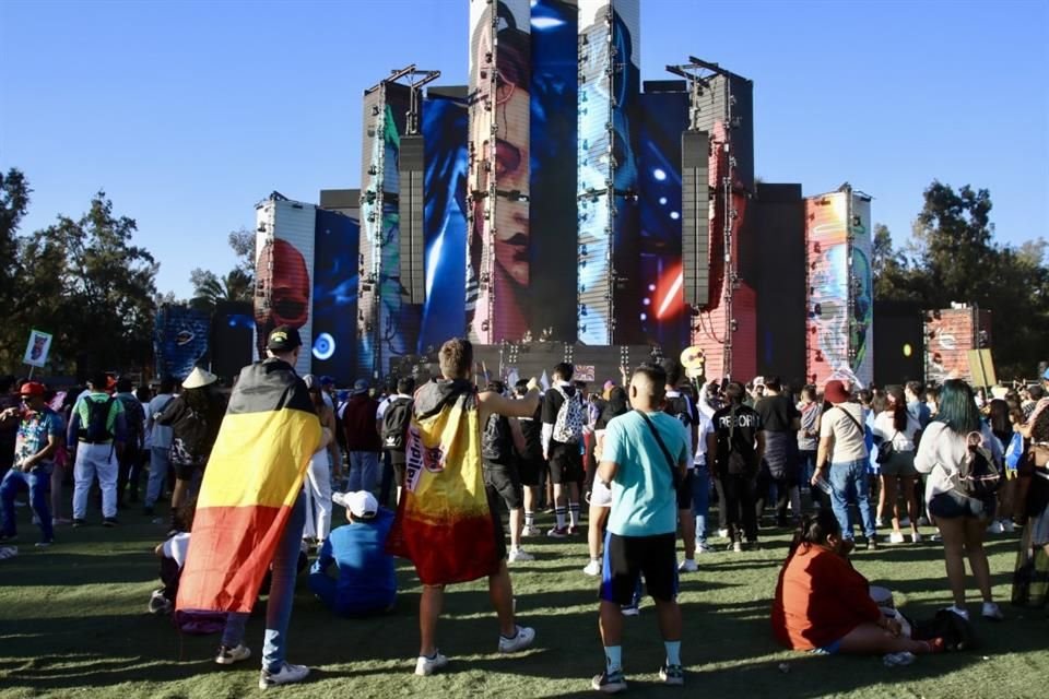 Cientas de personas asistieron al segundo día del EDC, en el Autódromo Hermanos Rodríguez.