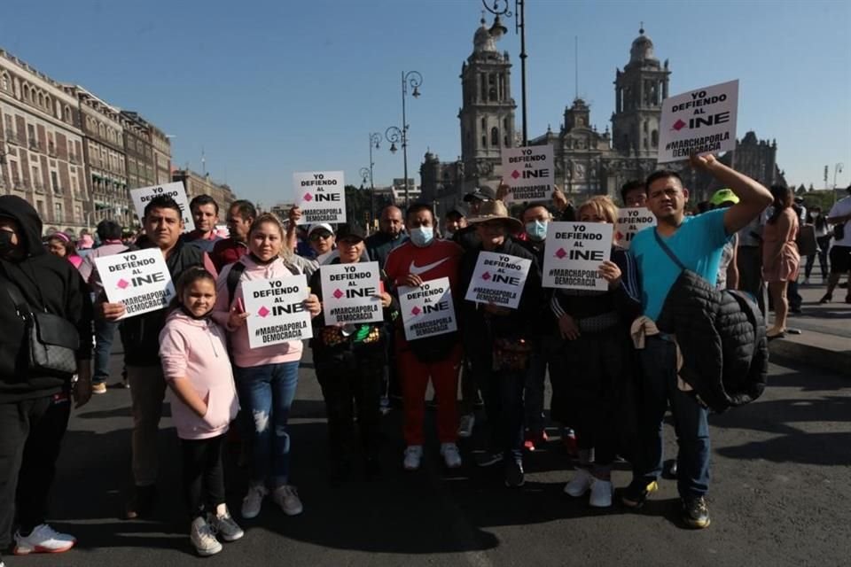 Ciudadanos en defensa del INE.