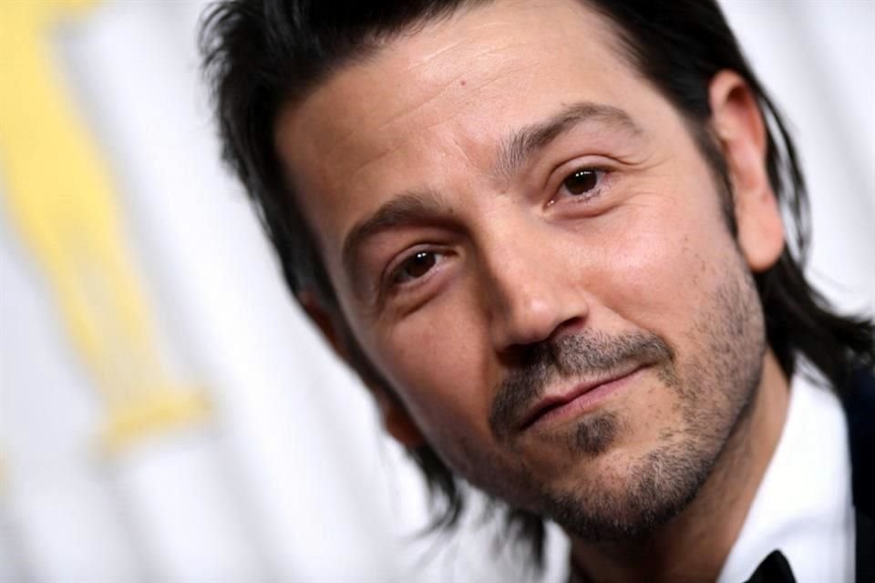 Diego Luna fue uno de los presentadores de la ceremonia.