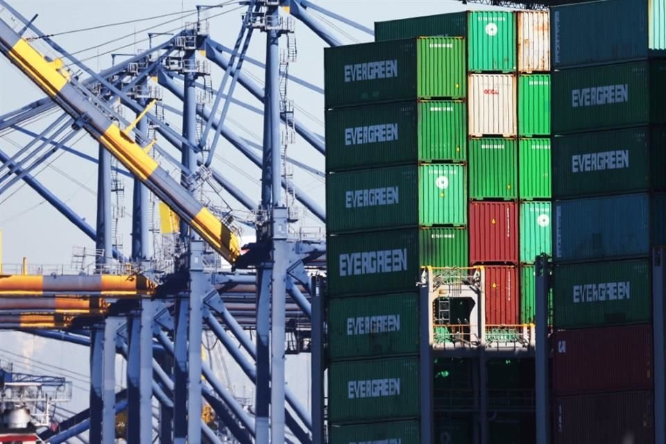 La economía de México se ha visto impulsada por el aumento de las exportaciones a Estados Unidos .