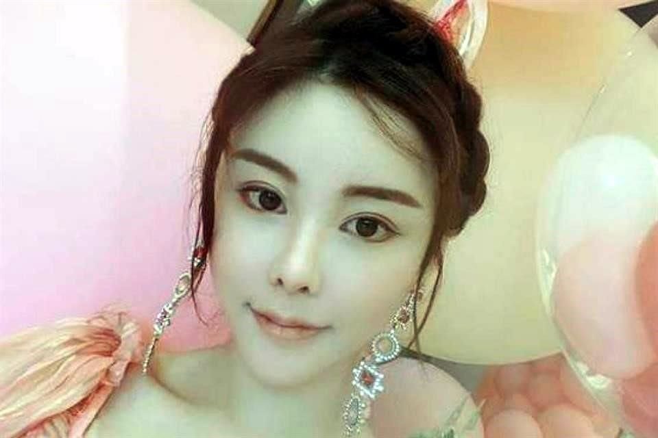 Cuatro miembros de la familia política de la modelo Abby Choi, de 28 años, que fue brutalmente asesinada, fueron acusados de homicidio.
