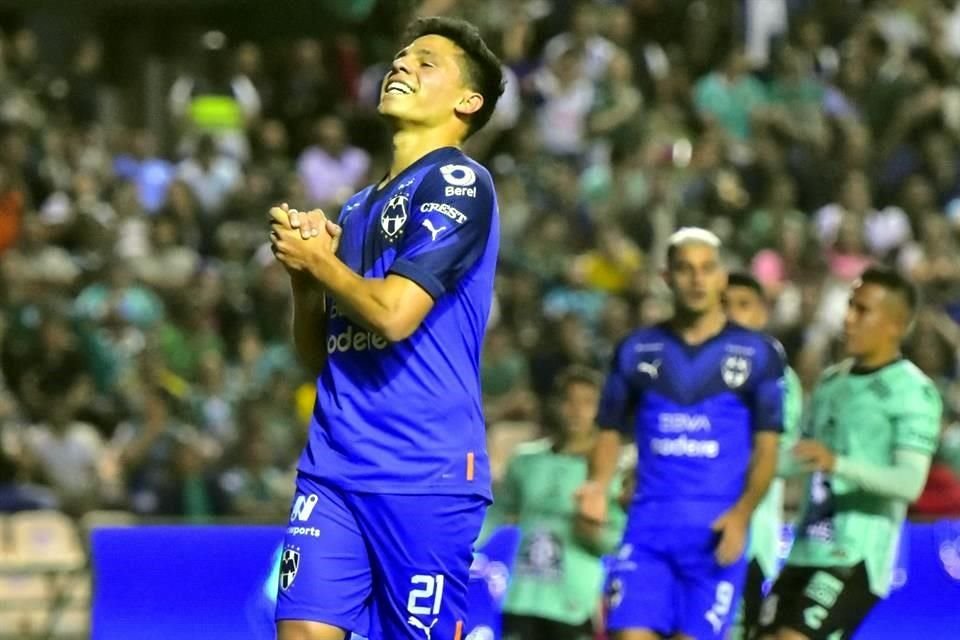 Alfonso González ahora no pesó y salió de cambio sin mayor aporte para Rayados.