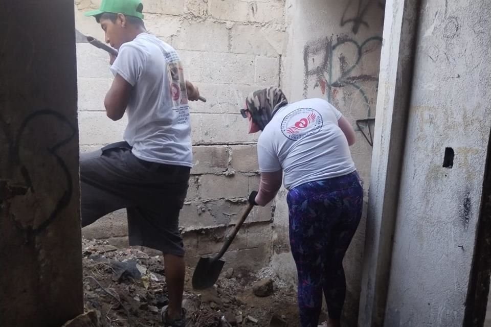 El coelctivo Buscando Corazones expuso este martes que localizó huesos y ropa con manchas de sangre enterrados en una casa abandonada en El Salto.