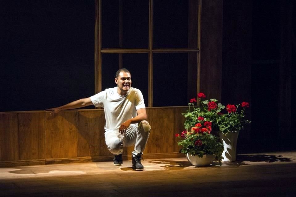 'Flores negras del destino nos apartan' es un espectáculo unipersonal basado en la obra de Herbert, a estrenarse el 7 de junio en el Teatro El Galeón del Centro Cultural del Bosque.
