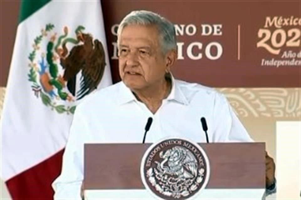 López Obrador encabezó en Veracruz la conmemoración del Día de la Marina Nacional.