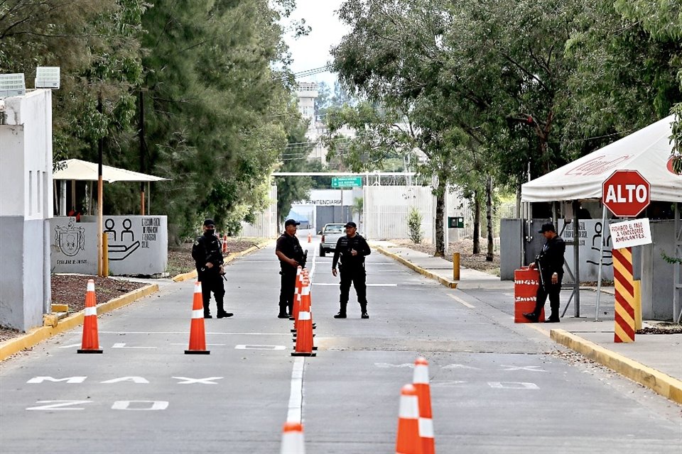 La administración de las prisiones ha rechazado los señalamientos de violaciones contra tres custodias.