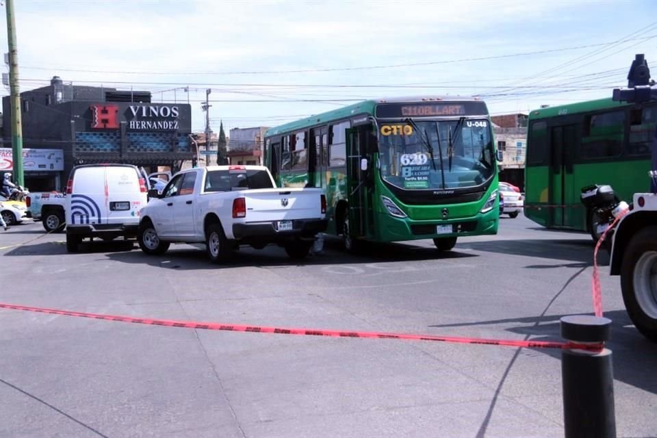 Una mujer perdió la vida luego de ser arrollada por el conductor de una unidad del Transporte Público en calles de la Colonia Nuevo México, en Zapopan.