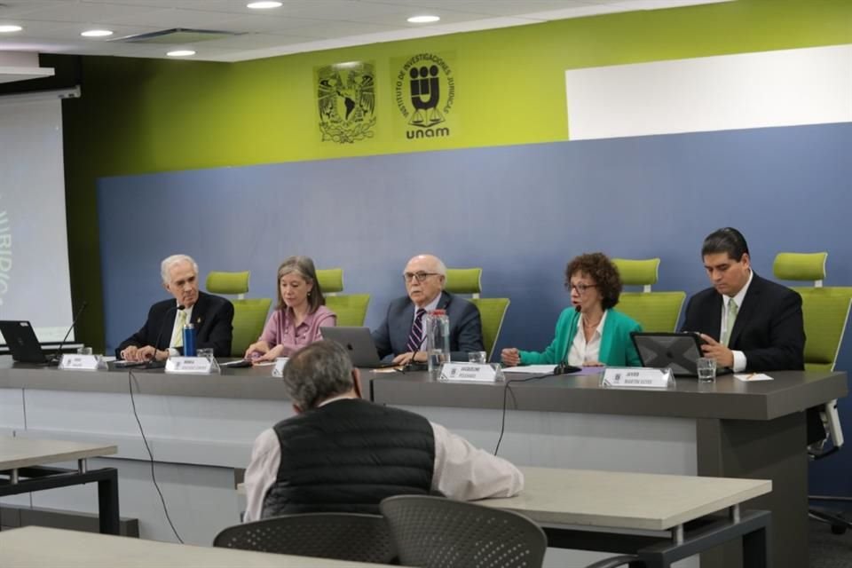 Un grupo de 27 expertos y académicos presentaron ayer la 'Radiografía del 'Plan B': La reforma electoral 2023 a examen'.