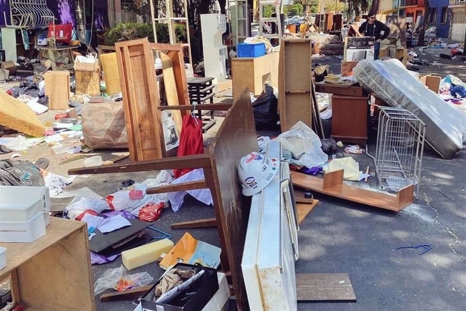 Los vecinos también denunciaron el uso de la fuerza al momento del desalojo y que varias de sus pertenencias fueron maltratadas, destruidas o robadas.