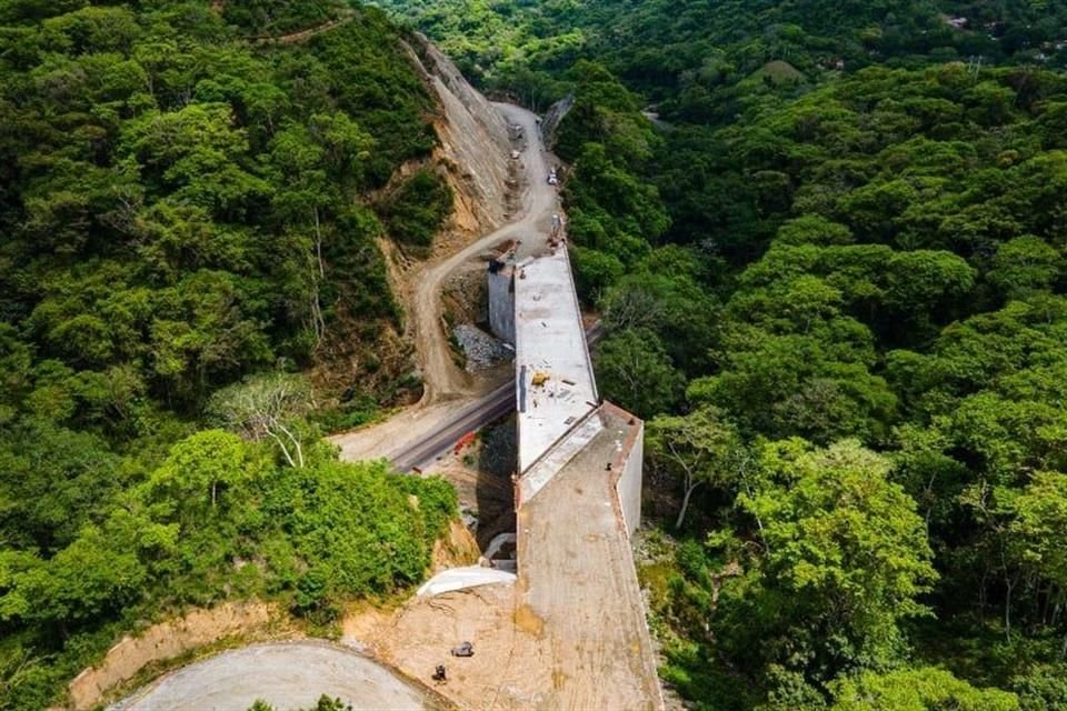 La construcción de la carretera inició en 2011.