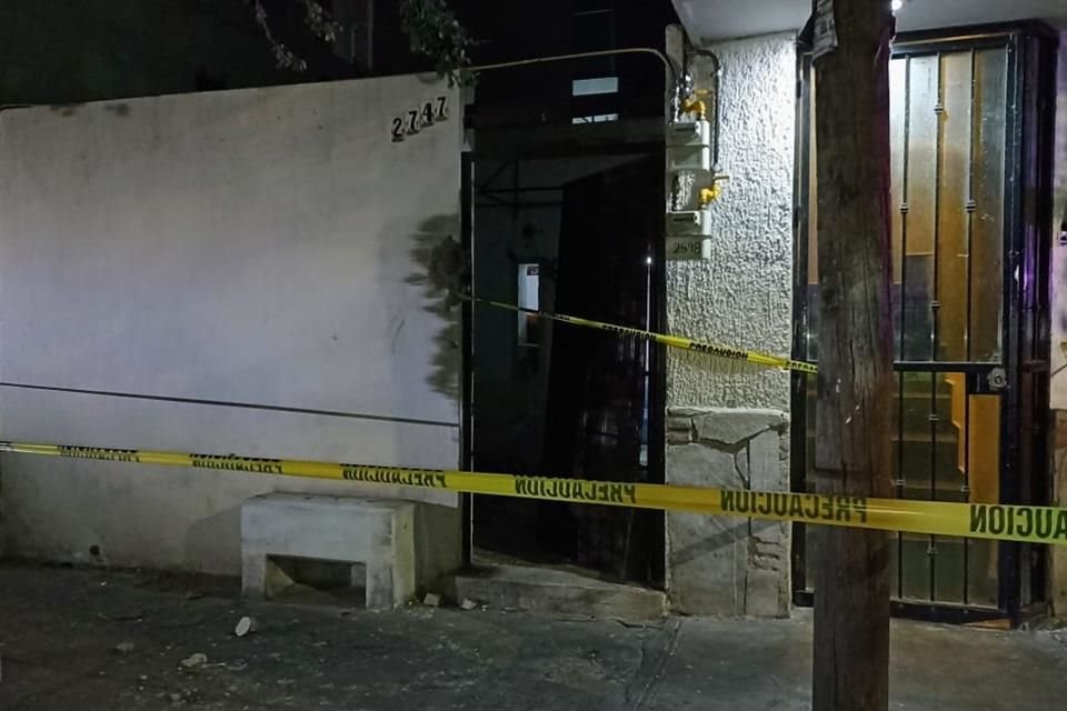 Las moradoras de la casa 3094 de la Calle Litoral, cerca de Bahía, escucharon que algo cayó en el patio delantero de su casa.