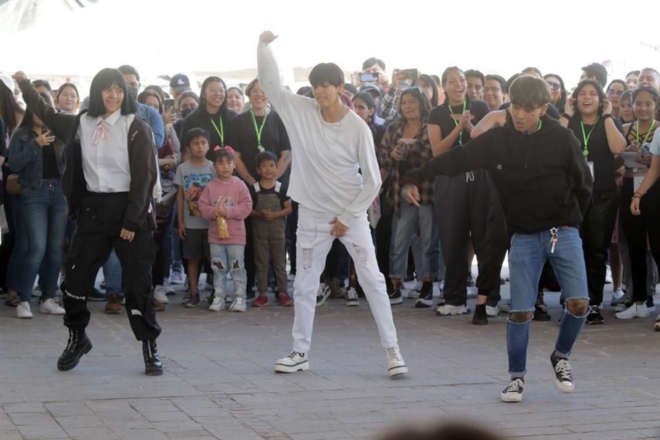 Las complejas coreografías de k-pop no faltaron en el KOCUFest.