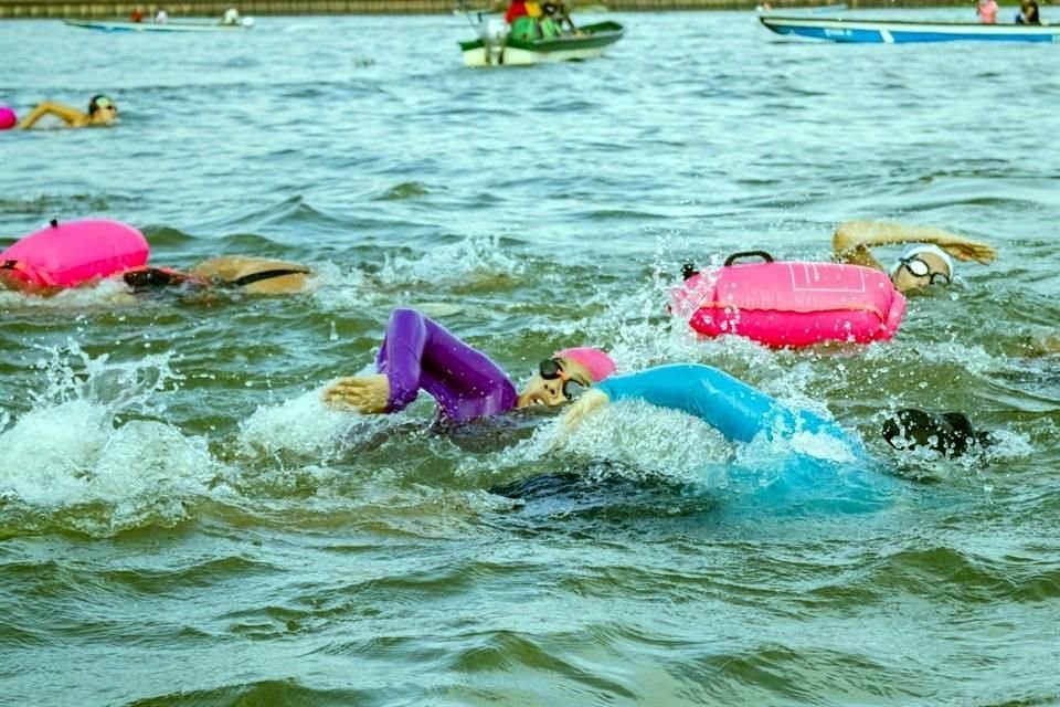 En total, fueron 70 las mujeres que se reunieron para recordar a víctimas de feminicidio.