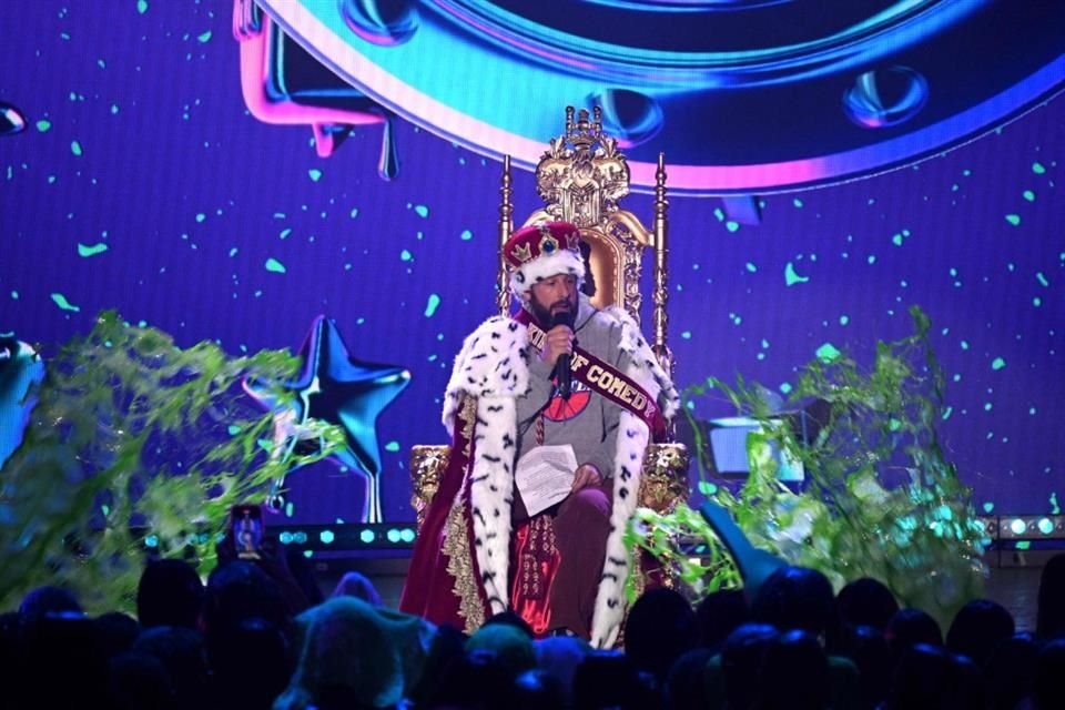 Adam Sandler fue coronado como Rey de la Comedia en la fiesta de Nickelodeon, Kids Choice Awards; 'gracias por darme tanto amor', dijo.
