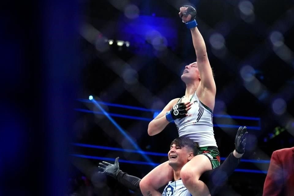 La primera mexicana campeona de la UFC.