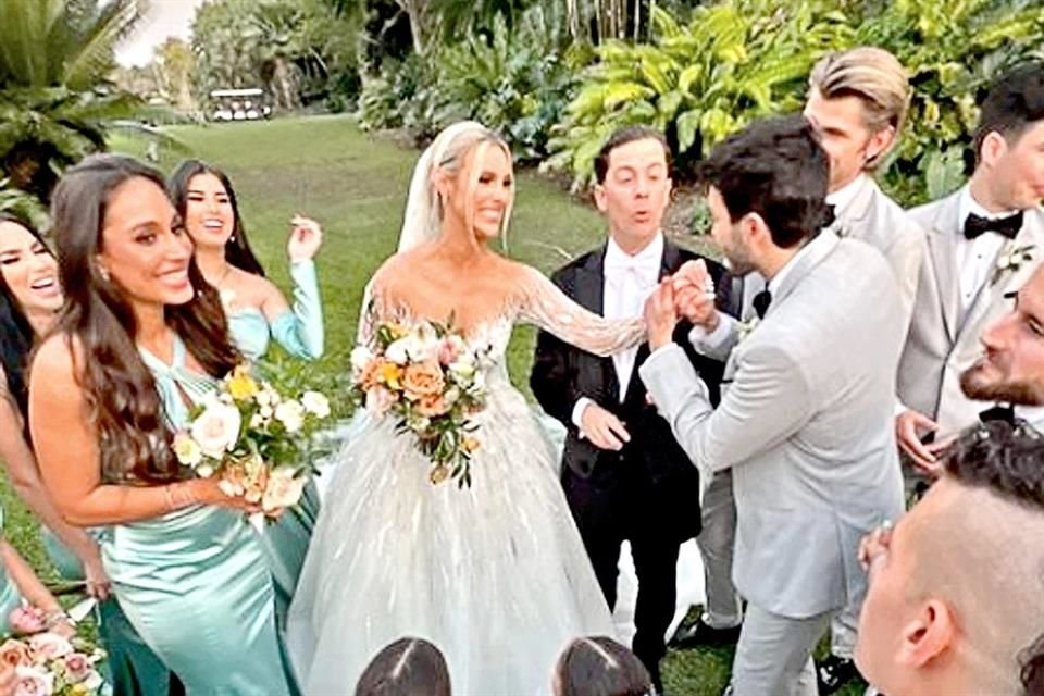 Lele Pons y Guaynaa se dieron el 'sí, acepto', este sábado en Miami, con una mega fiesta que incluyó a una galería de celebridades.