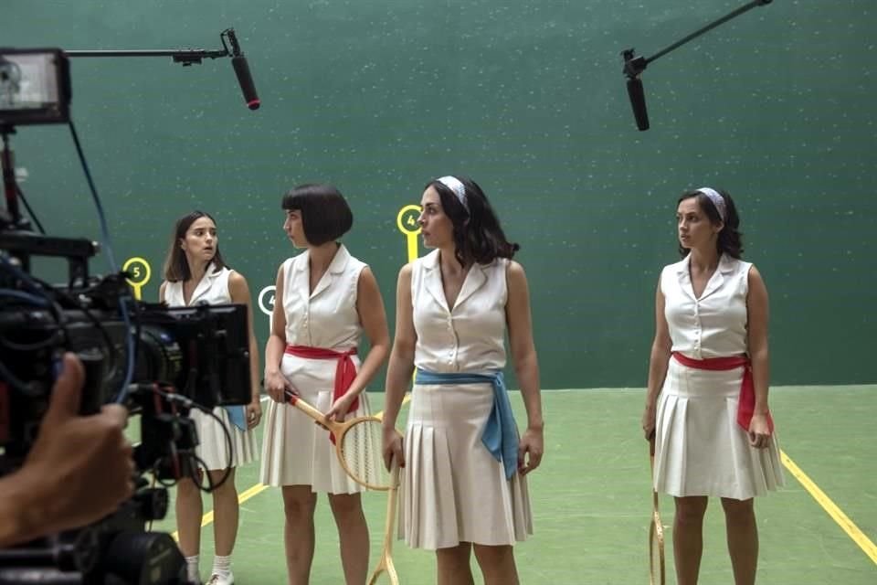 Para lucir como unas verdaderas pelotaris, las protagonistas fueron entrenadas por la pelotari Maider Mendizabal, campeona del Mundo de Pelota Vasca en 1998.