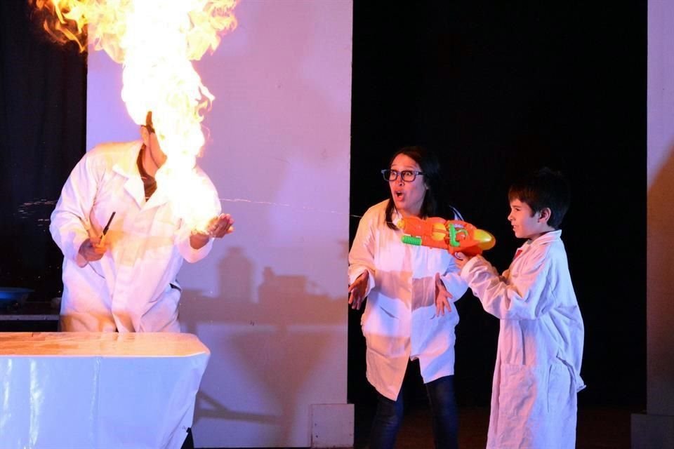 Alma Pinillo ha sido parte de Divulgaciencia México, proyecto que se vale de las artes escénicas para acercar al público el conocimiento científico.