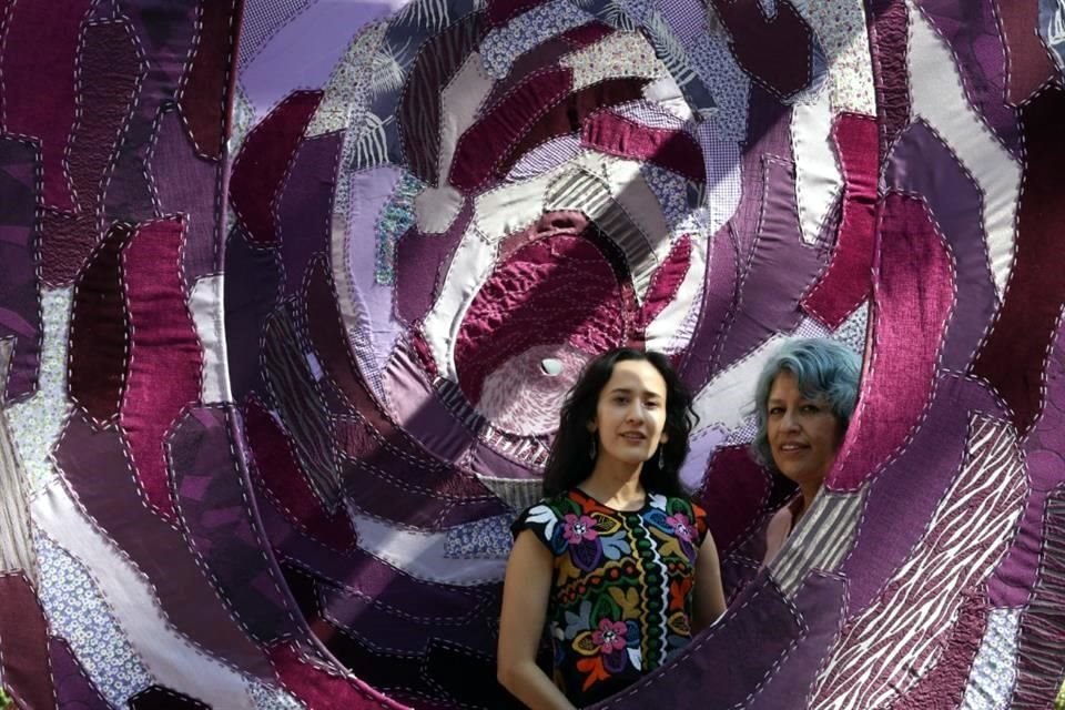 Melissa Liera, artista interdisciplinar, e Ivonne Ortíz, dibujante Textil, son parte del colectivo Ultraviolet que impulsa la iniciativa.