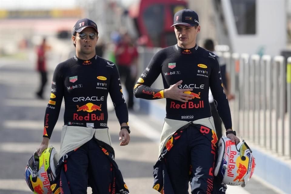 Checo Pérez y Max Verstappen dominaron el primer gran premio de la temporada.