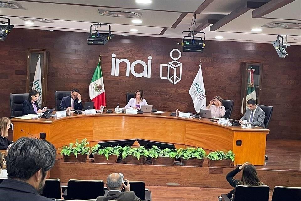 Sesión del Pleno de comisionados del INAI.