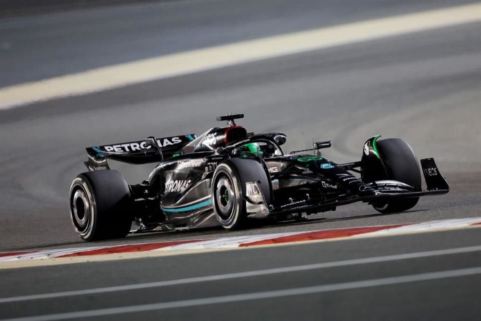 El W14 de Mercedes se vio superado por Aston Martin.