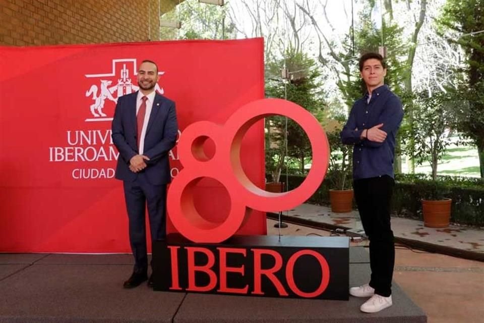 Raúl Oropeza, alumno del posgrado en Diseño Estratégico e Innovación, creó el logo del 80 aniversario de la Ibero.