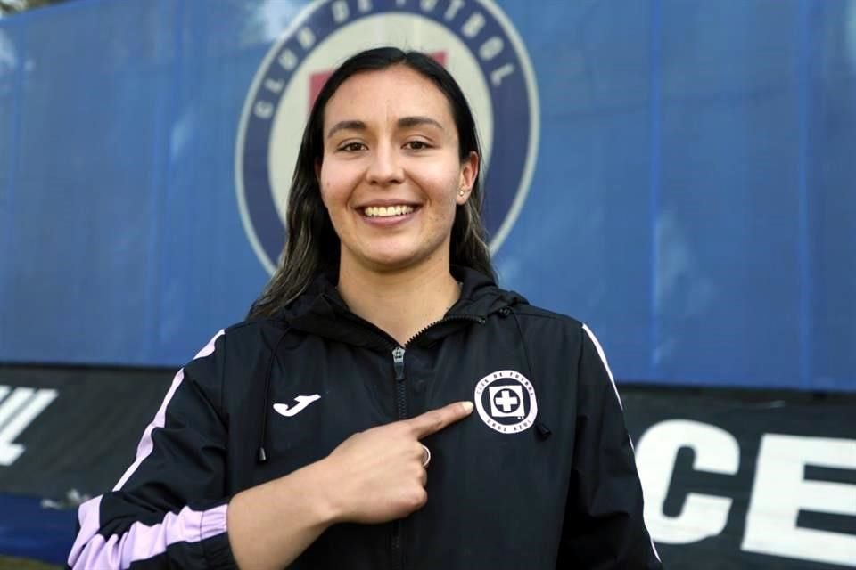 Gabriela Machuca está feliz con su carrera como futbolista.