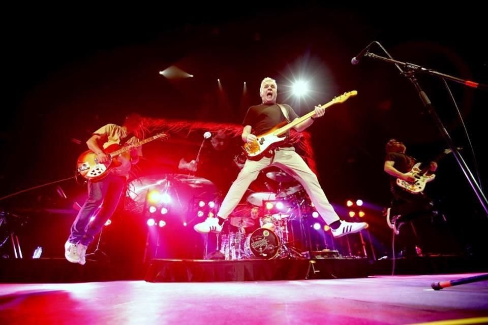 Los Hombres G festejaron con un sold out con los regios.