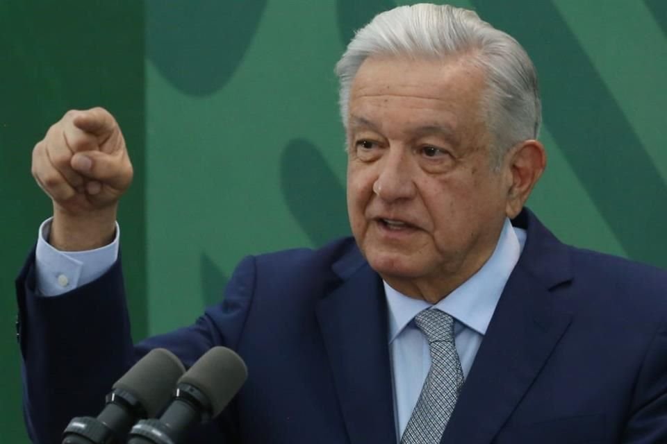 El Presidente en conferencia de prensa.