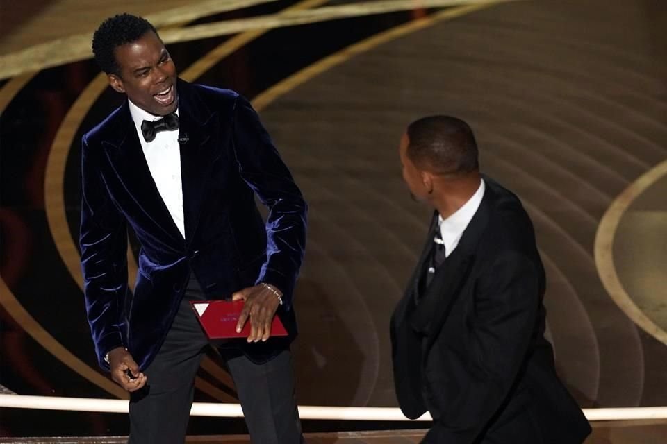Un allegado a Will Smith compartió que el actor está avergonzado y herido por los comentarios que hizo Chris Rock en su especial de comedia en Netflix.