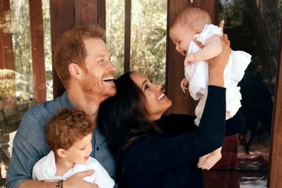 Archie y Lilibet, hijos de los Duques de Sussex, han recibido de manera oficial sus títulos de Príncipe y Princesa.