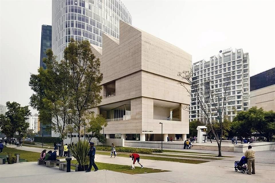 David Chipperfield ha diseñado más de 100 proyectos desde edificios cívicos y culturales hasta residencias o planes urbanísticos alrededor del mundo. En México, el Museo Jumex es su primer proyecto.