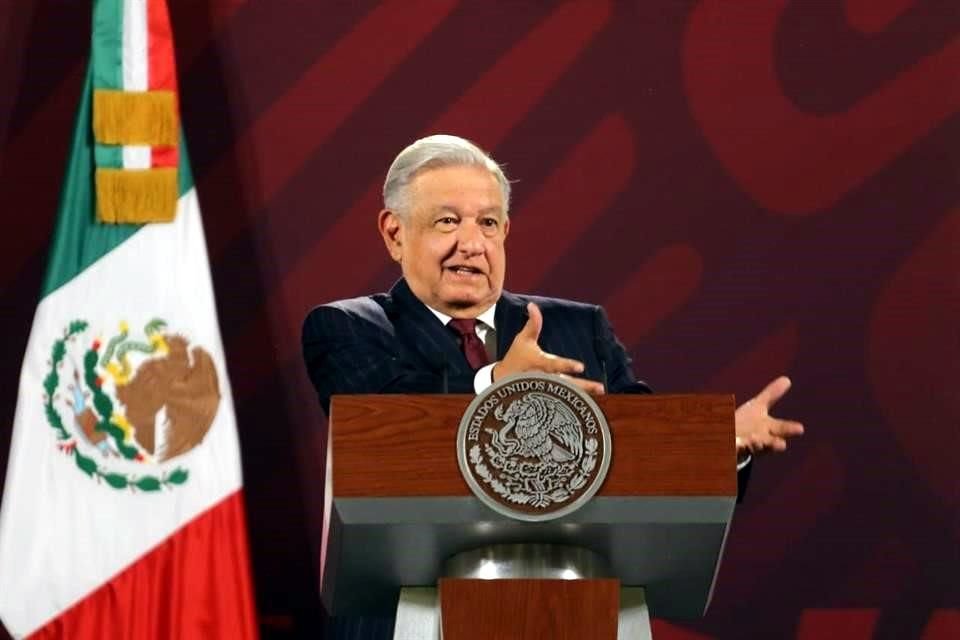 AMLO durante conferencia mañanera en Palacio Nacional.