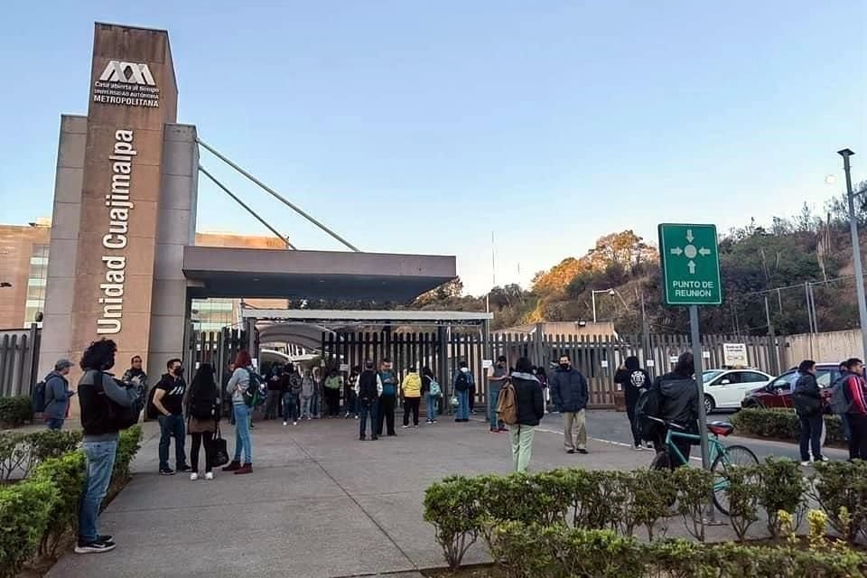 Estudiantes de la UAM Cuajimalpa mantienen tomado el plantel tras denunciar abusos sexuales por parte de compañeros y profesores.