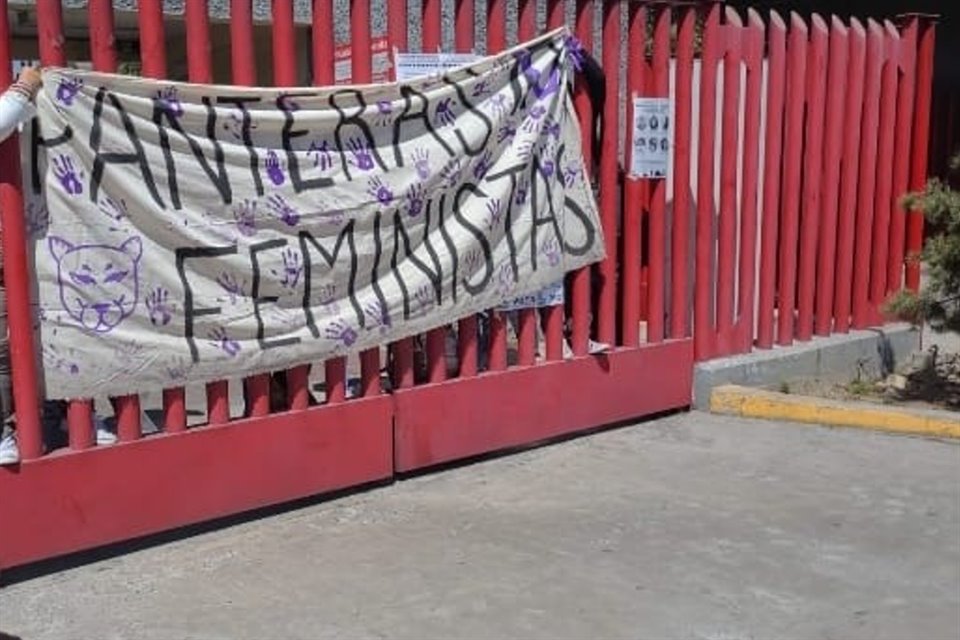 Alumnas de la UAM cerraron los cuatro campus en protesta por falta de atención a denuncias de acoso y violación en plantel de Cuajimalpa.