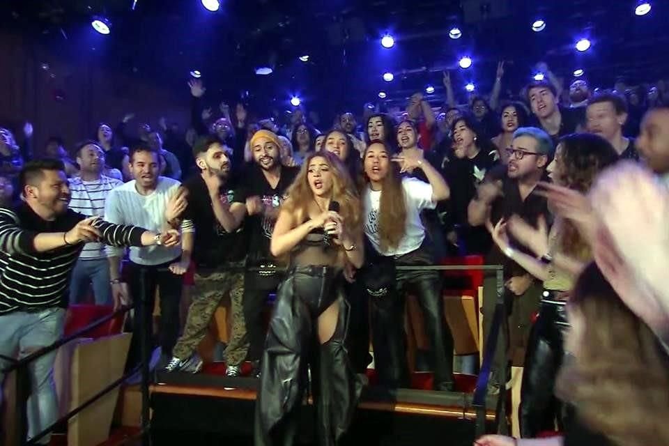 Milan y Sasha, hijos de Shakira, fueron captados cantando 'Sessions #53', durante la presentación de su madre con Jimmy Fallon'.