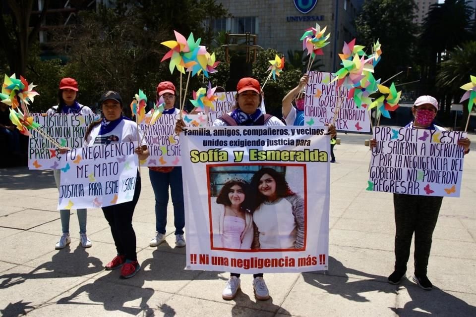 '¡Esme, escucha, esta es tu lucha. Sofi, escucha, esta es tu lucha!', gritaban familiares y manifestantes durante la marcha.