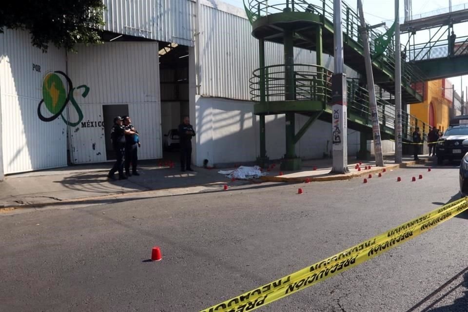 Un hombre falleció durante una balacera en las instalaciones de la Confederación de Organizaciones Sindicales, en Tlalnepantla.