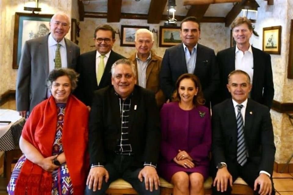 Aspirantes priistas y perredistas se reunieron con integrantes del Frente Cívico.