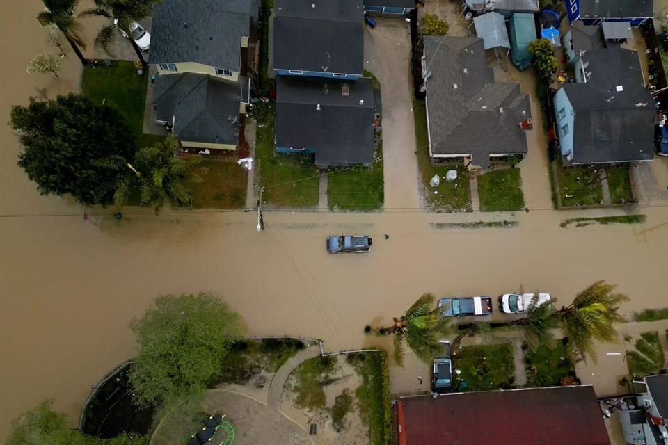 Imagen aérea de un vecindario inundado en Pajaro, California, tomada el 13 de marzo.