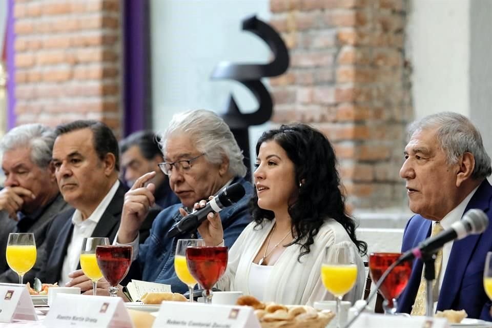 Artistas de diversos gremios, entre ellos Arturo Márquez, Fernando de la Mora, Sebastian y Martín Urieta, urgieron, junto con la abogada Quetzalli de la Concha, garantizar la remuneración compensatoria.