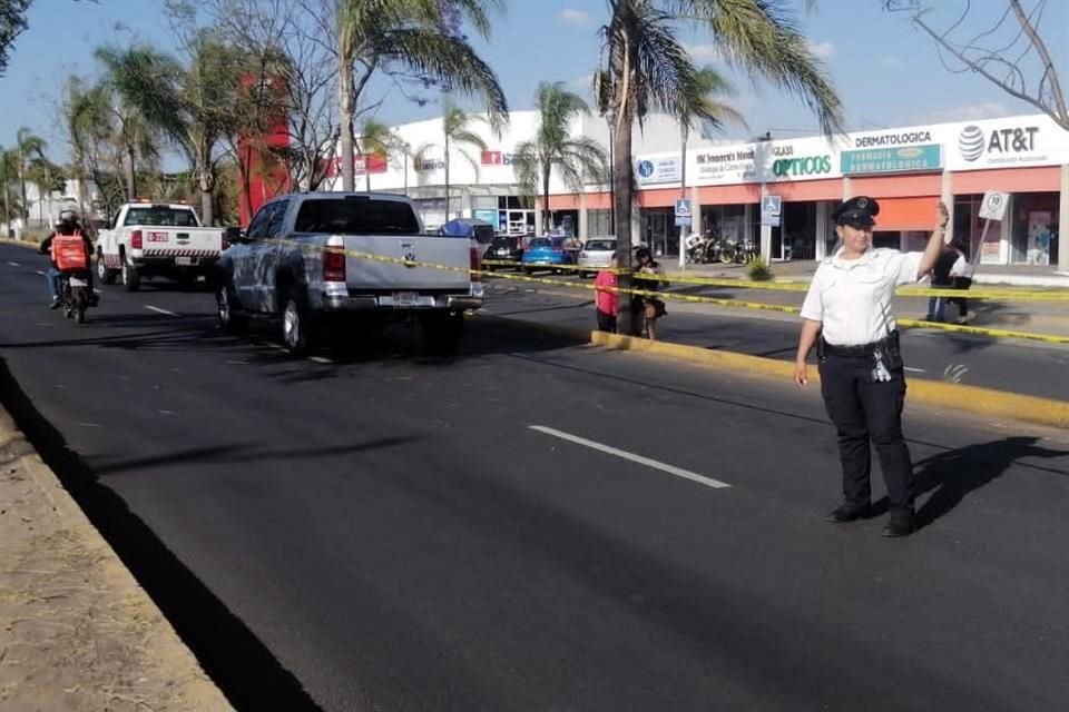 Un adolescente de 13 años perdió la vida esta tarde después de ser atropellado por una camioneta en la Colonia Bosques del Centinela.