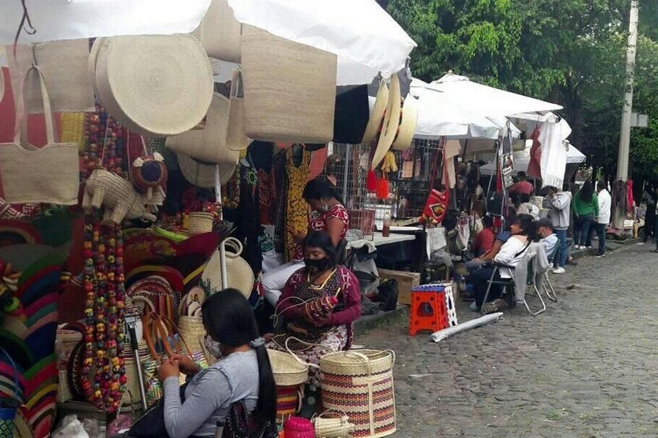 El Tianguis Artesanal Tenanitla es un referente en la Plaza San Jacinto de San Ángel.