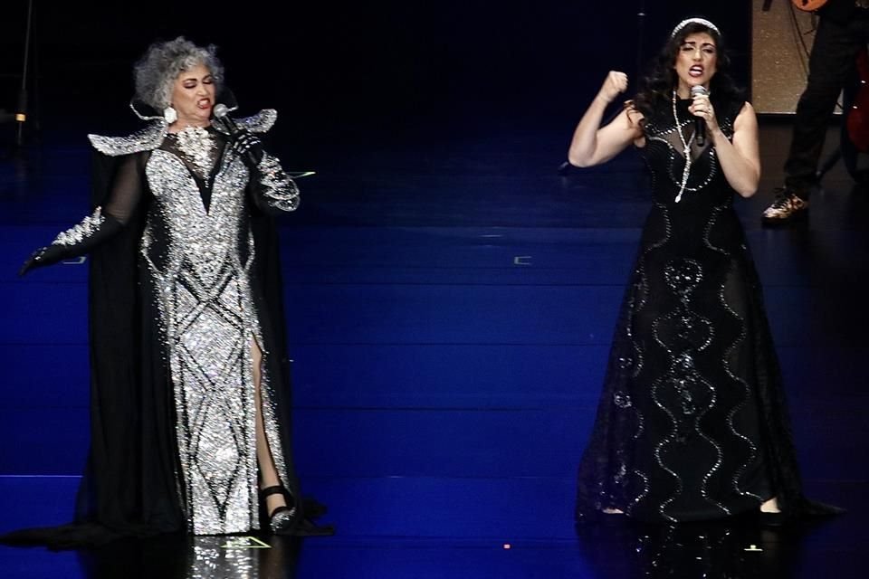 Amanda Miguel y Ana Victoria rindieron homenaje a Diego Verdaguer en su show en el Auditorio Nacional; prometen mantener vivo su legado.