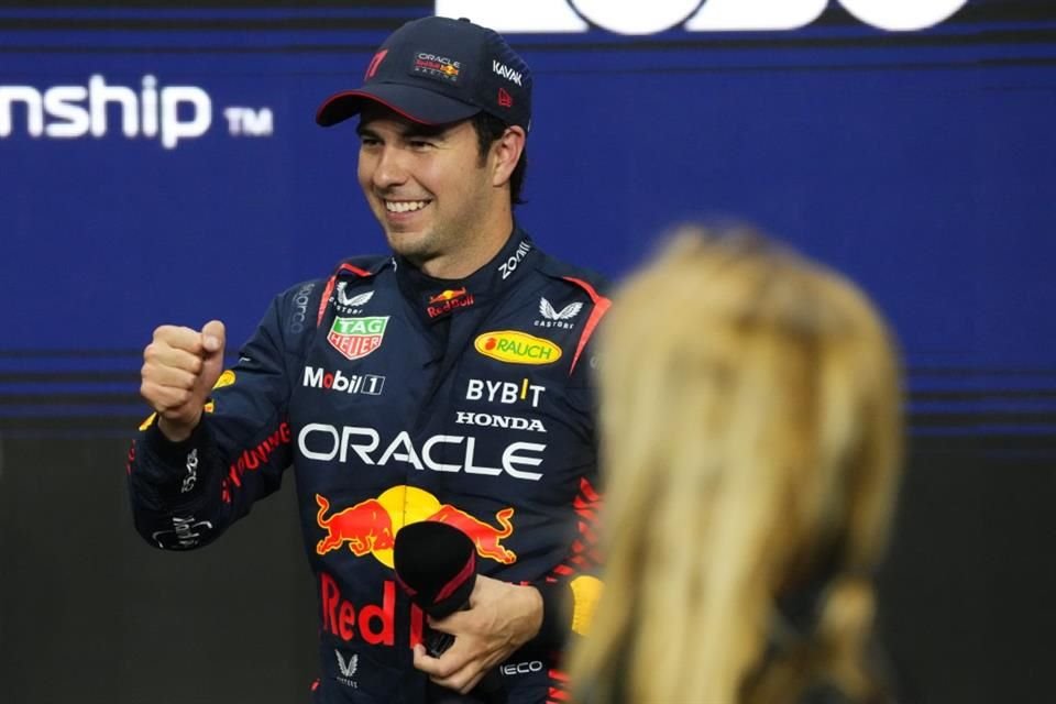 La sonrisa del piloto mexicano por conseguir su segunda pole.