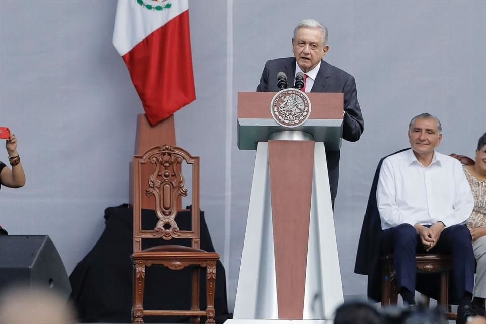 Ante señalamientos por combate a fentanilo, el Presidente López Obrador dijo desde el Zócalo que México no es colonia ni protectorado de EU.