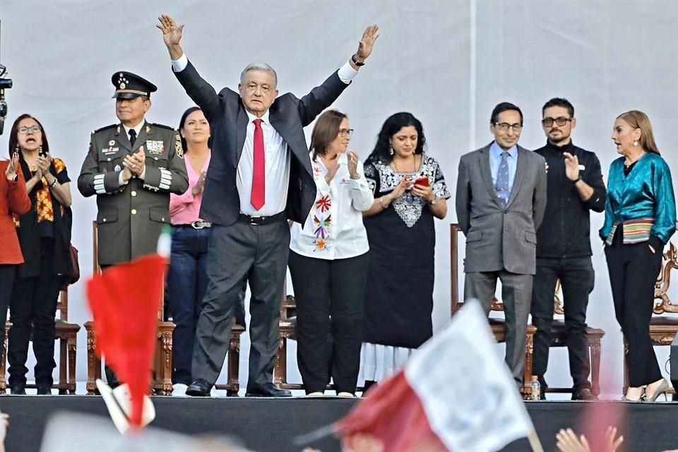 AMLO fue aclamado por cientos de miles de seguidores durante los festejos por el Aniversario 85 de la Expropiación petrolera.